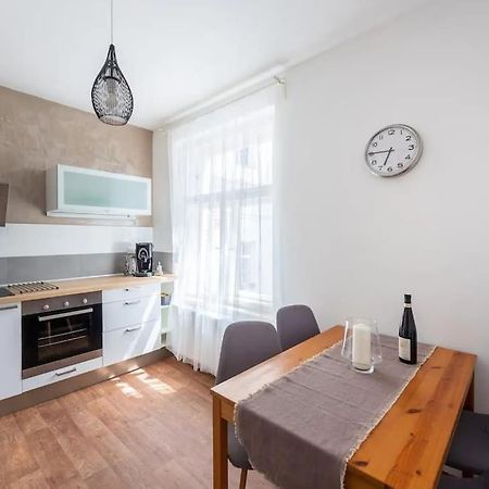 2 Bedrooms Apt Near Wenceslas Sq Prague Extérieur photo