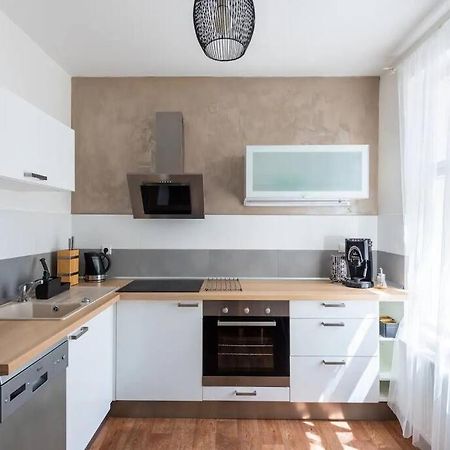 2 Bedrooms Apt Near Wenceslas Sq Prague Extérieur photo