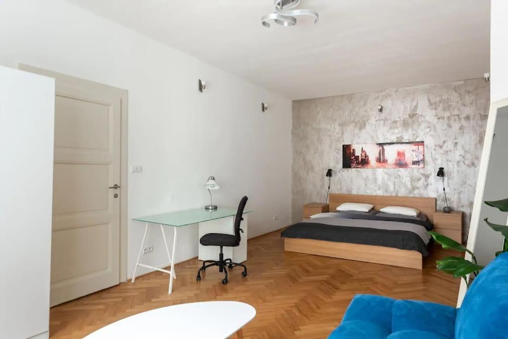 2 Bedrooms Apt Near Wenceslas Sq Prague Extérieur photo