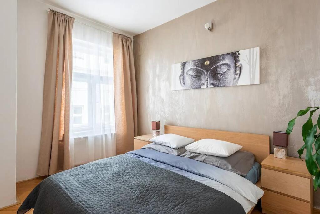 2 Bedrooms Apt Near Wenceslas Sq Prague Extérieur photo