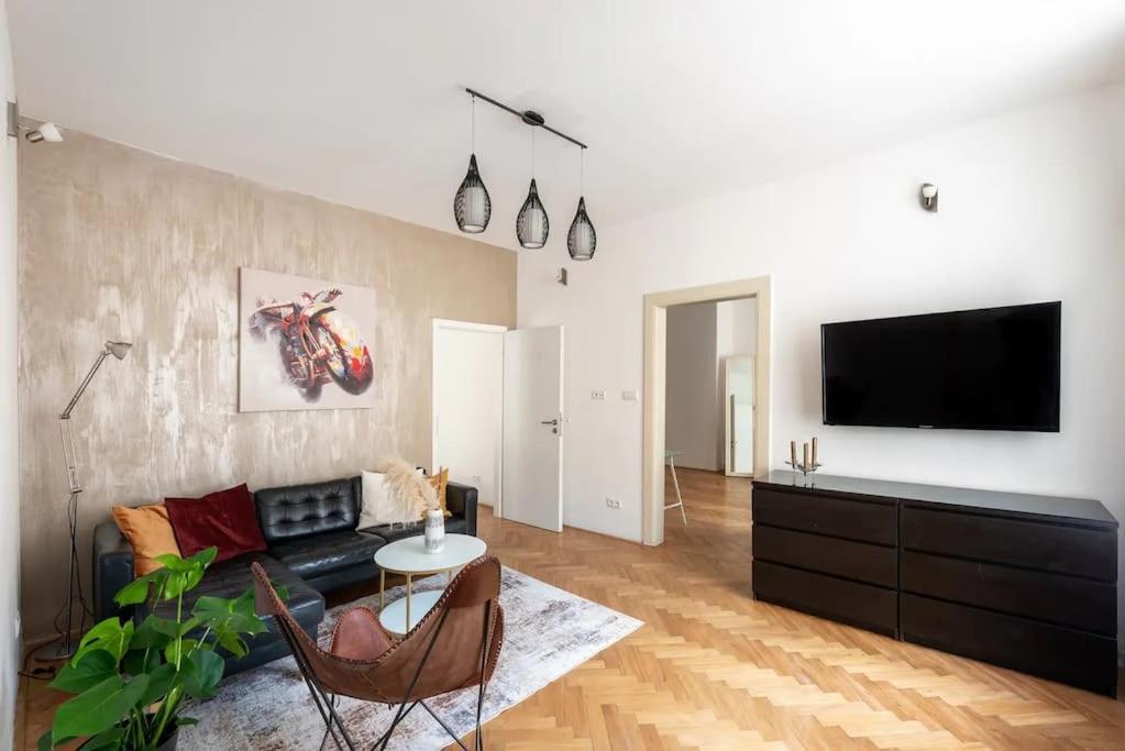 2 Bedrooms Apt Near Wenceslas Sq Prague Extérieur photo