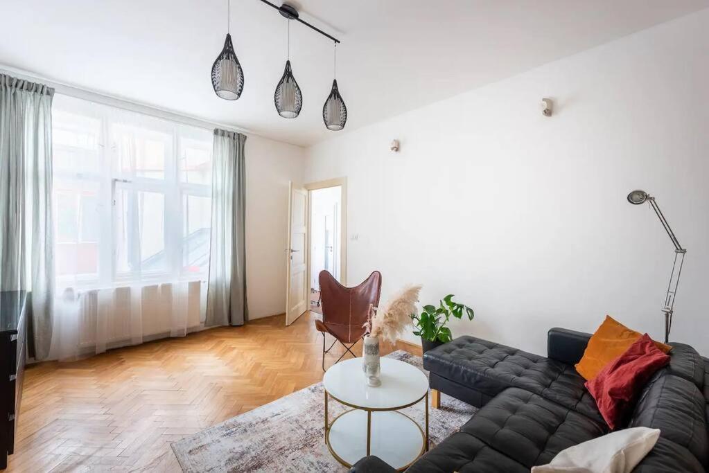 2 Bedrooms Apt Near Wenceslas Sq Prague Extérieur photo