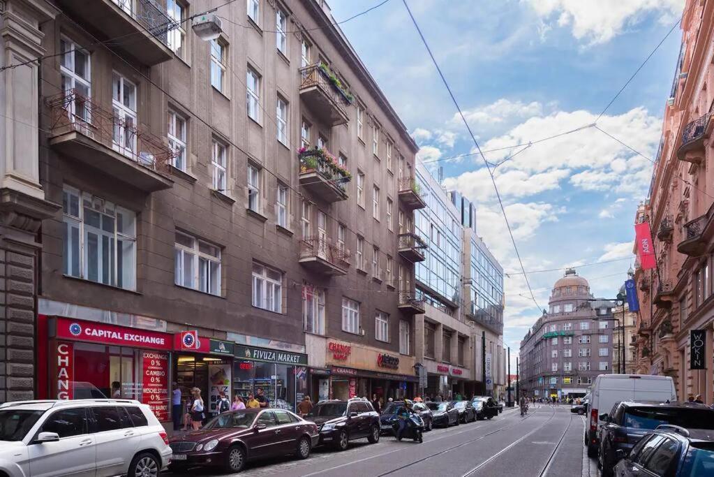 2 Bedrooms Apt Near Wenceslas Sq Prague Extérieur photo